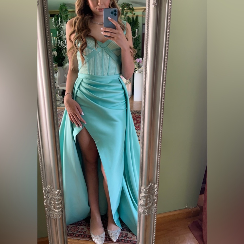 STUNNING WEDDING GUEST GOWN